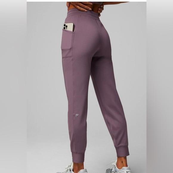 Womens fabletics on-the-go cold weather jogger - Picture 2 of 3